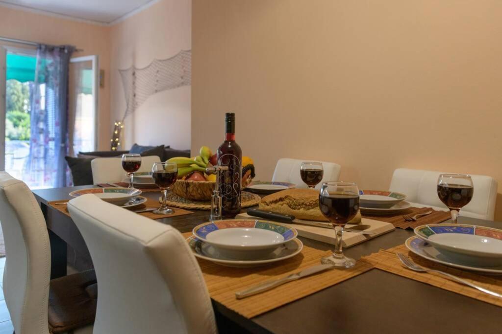 Bright Newly Renovated Apt Near Beach & Center+Ac Anemomylos ภายนอก รูปภาพ