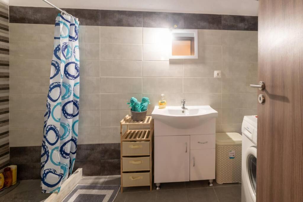 Bright Newly Renovated Apt Near Beach & Center+Ac Anemomylos ภายนอก รูปภาพ