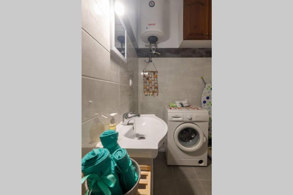 Bright Newly Renovated Apt Near Beach & Center+Ac Anemomylos ภายนอก รูปภาพ